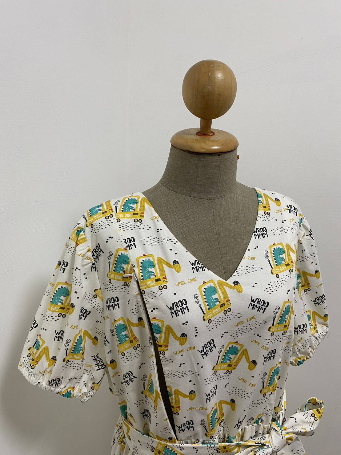 A10: Sample Charming Dress with Nursing Zippers, Relaxed Fit, Subtle Puff Sleeves, Midi length, Size L