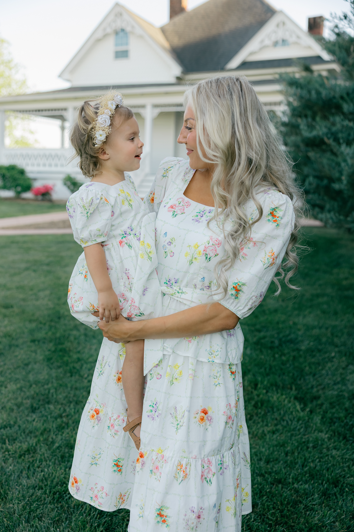 The Top for Mome Set with Nursing Zippers in Birth Flowers