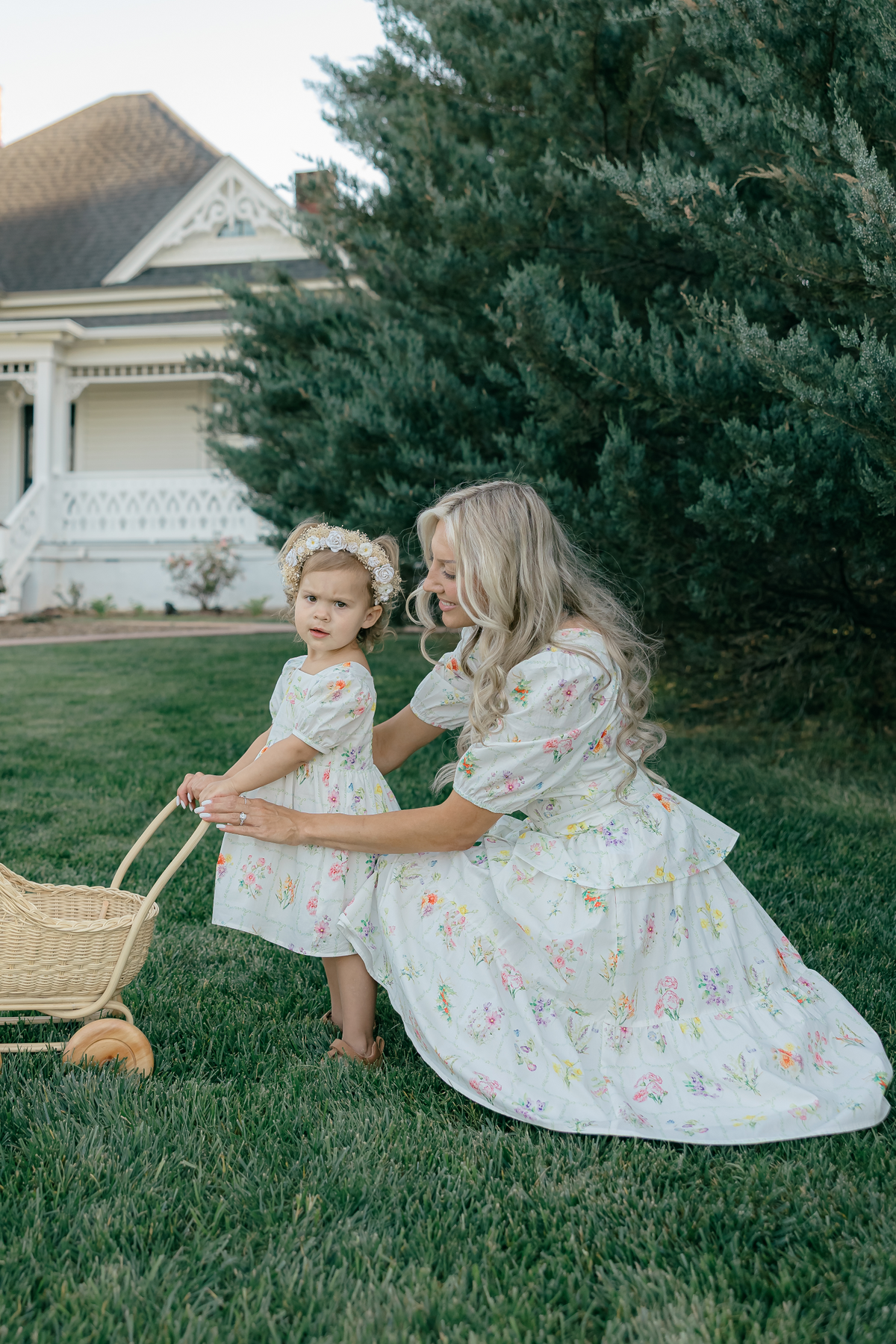Little Darling Dress (Girls) in Birth Flowers