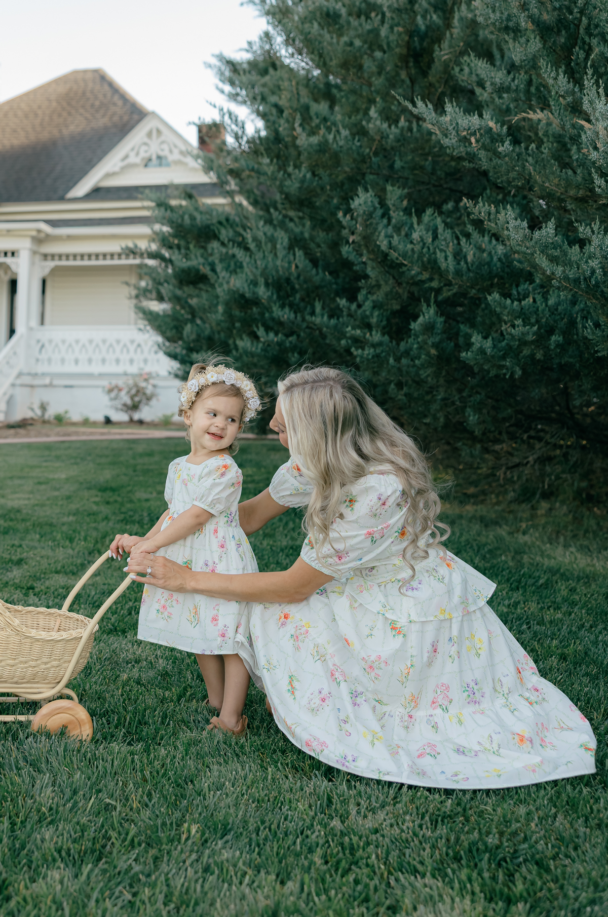 The Top for Mome Set with Nursing Zippers in Birth Flowers