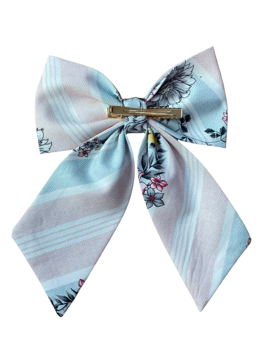 Pretty Women's Bow in Sweet Floral